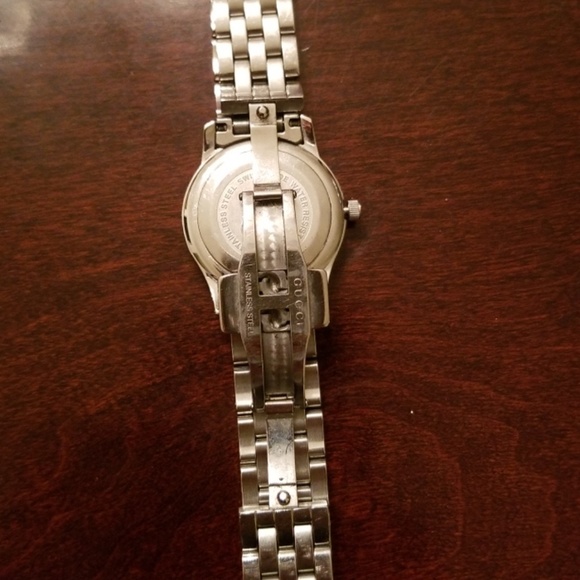 Gucci Small G Timeless Watch - Picture 7 of 8